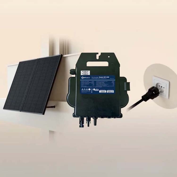 Plug-in zonnekits met accessoires in verpakking