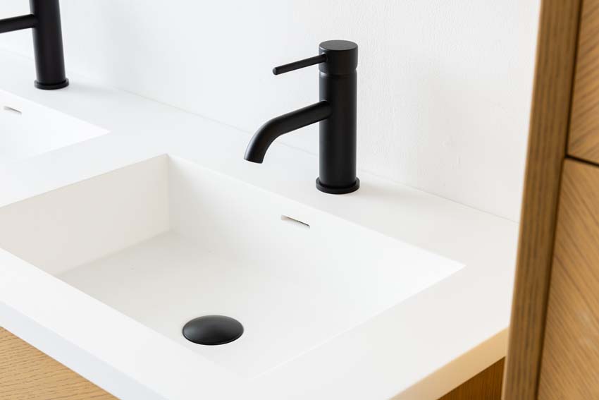 Meuble de salle de bains Waldorf chêne suspendu avec lavabo double en solid surface 120cm
