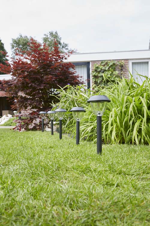 Solar lanterne avec pointe Garda anthracite 5 lumen Solar lanterne avec pointe Garda anthracite 5 lumen