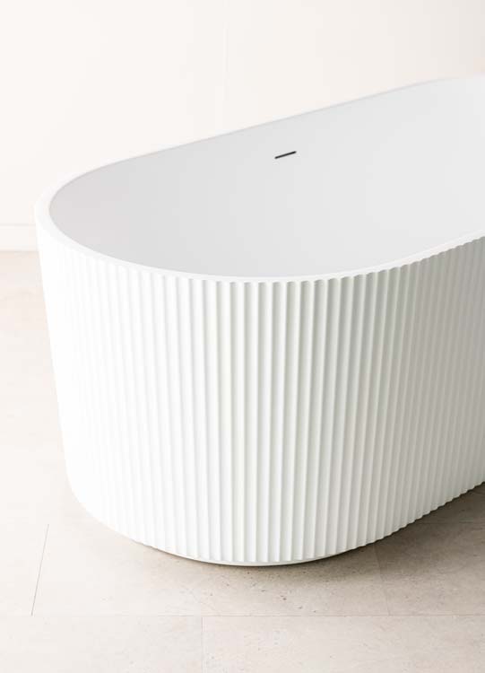 Vrijstaand bad Chloe mat wit geribbeld 170x80cm