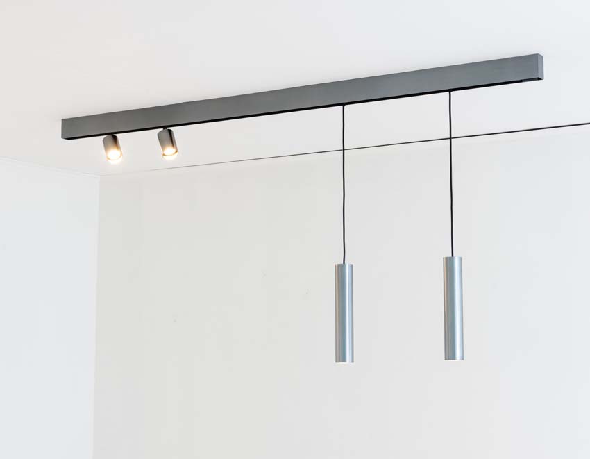 Railverlichting design Béa geborsteld staal 1,8m 2 spots & 2 pendels