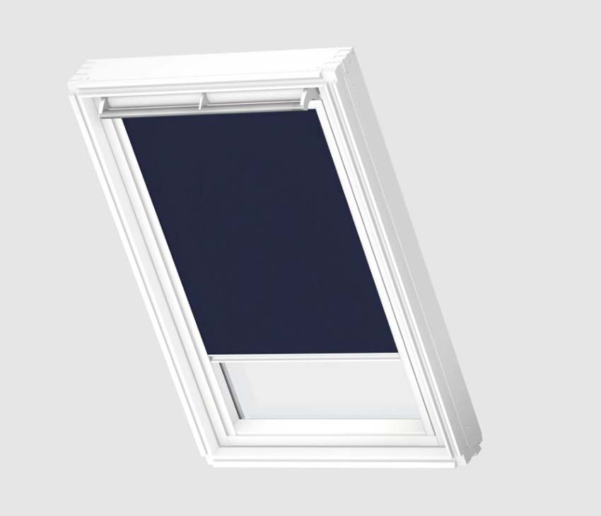 Store enrouleur Velux occultant à commande manuelle bleu foncé PK04 1100SWL