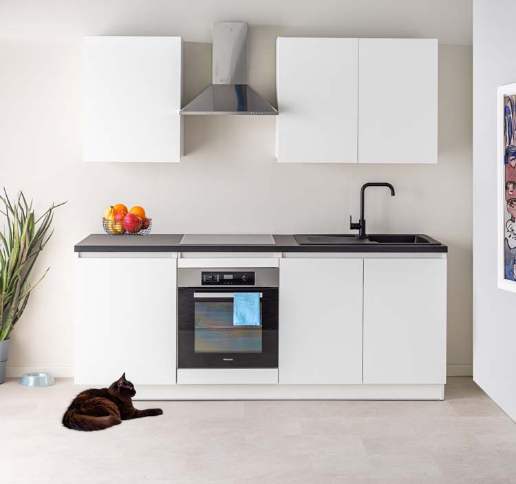 Keuken Plenti 220 cm - oven onder - met toestellen - wit
