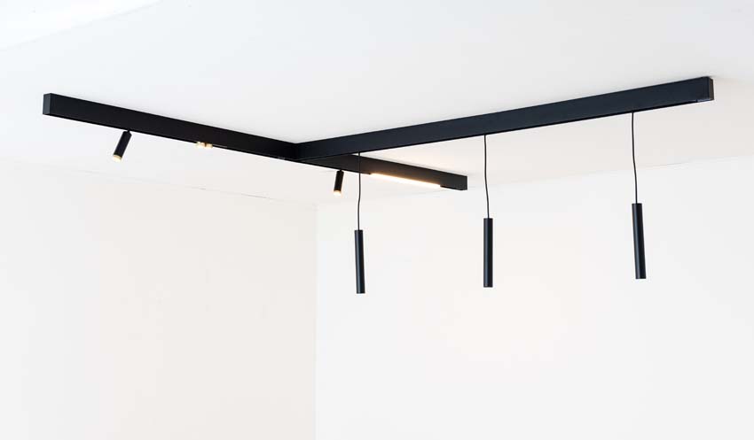 Rail lumineux Béa noir -  1,8m/2x1,2m - 3 lustres / 2 spots / 2 anneaux dorés / 1 module - 6x4W