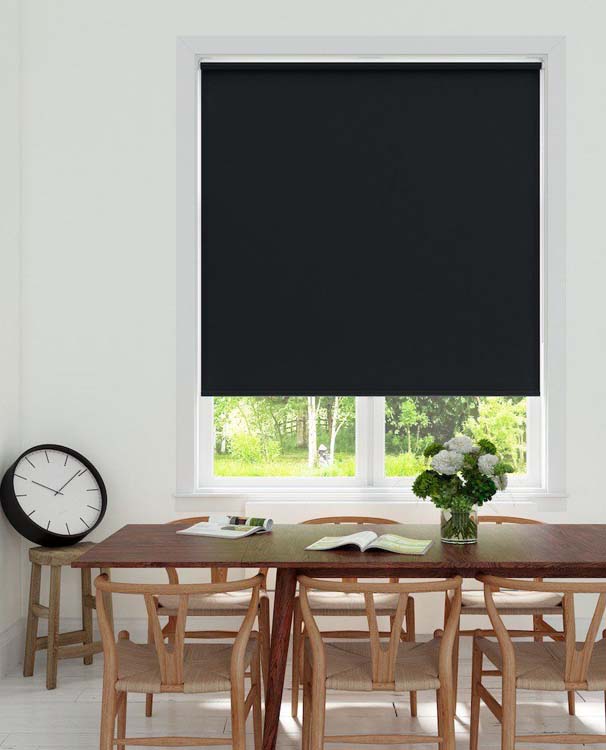 Store enrouleur occultant noir 60x250cm