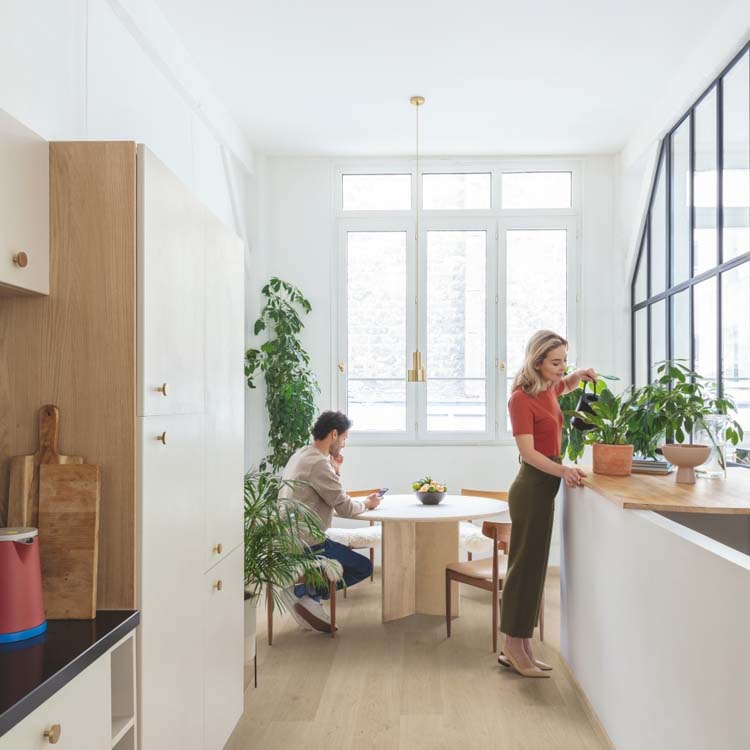 Sol vinyle Quick-Step Blos planche 5mm chêne côtier sable beige 125,1x18,9cm avec sous-couche