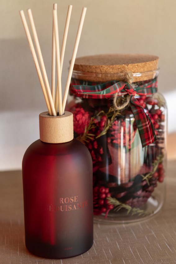 Bâtonnets parfumés Accords Essentiels Rose Seduisante 8x8x28cm 250ml Bâtonnets parfumés Accords Essentiels Rose Seduisante 8x8x28cm 250ml