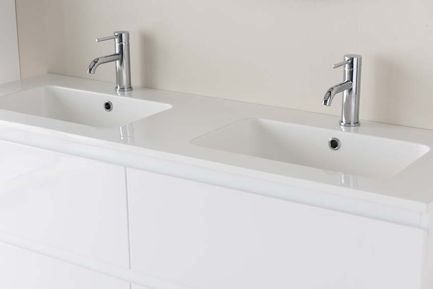 Meuble de salle de bains Tibo blanc suspendu avec lavabo double blanc brillant 140cm