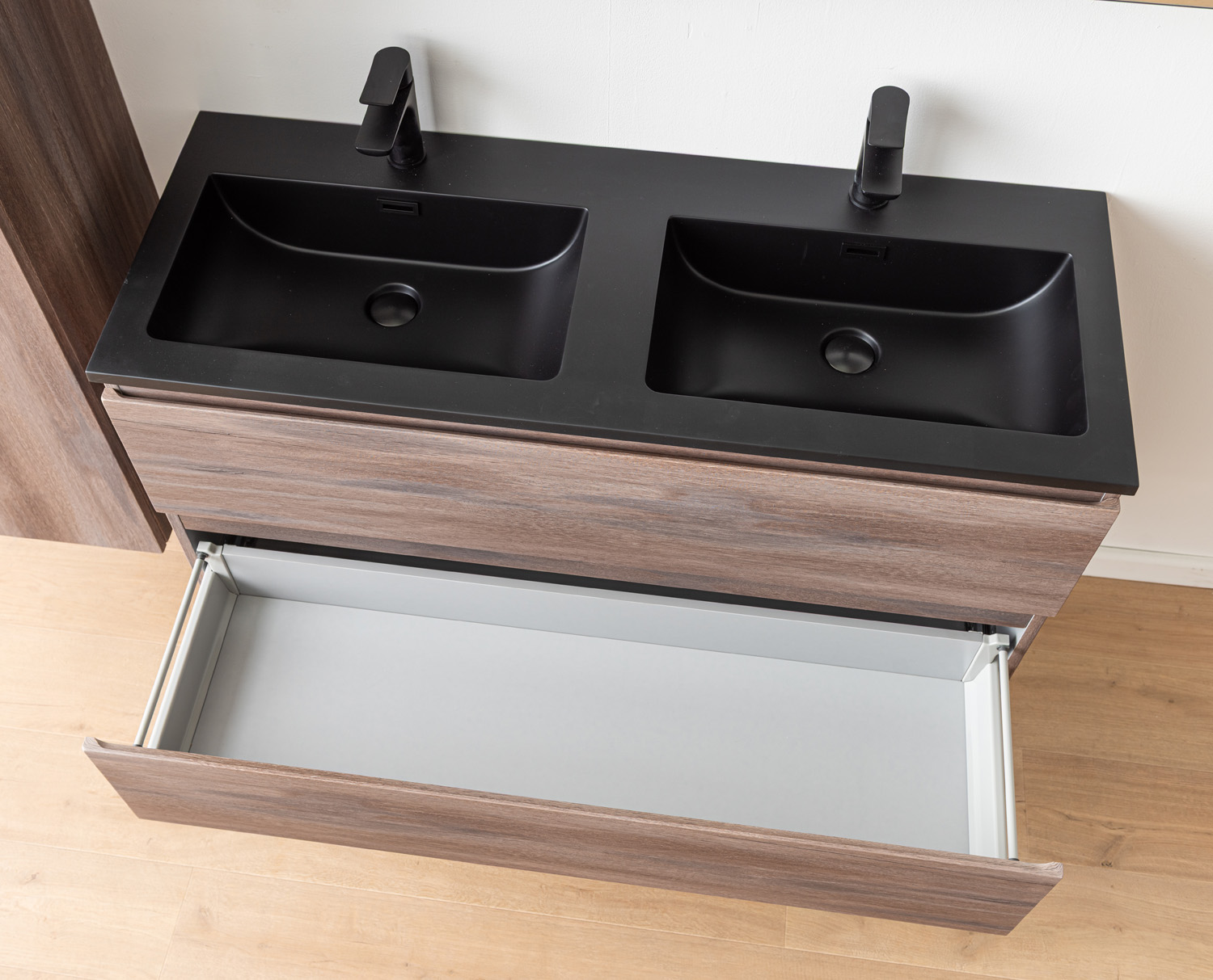 Meuble de salle de bains Tarik chêne ambré suspendu avec double vasque noir mat 120cm