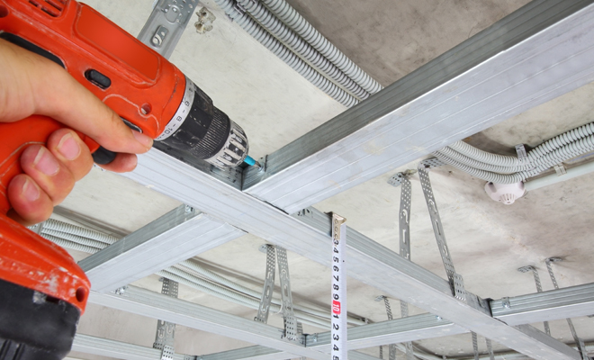 Metal_stud-plafond-plaatsen