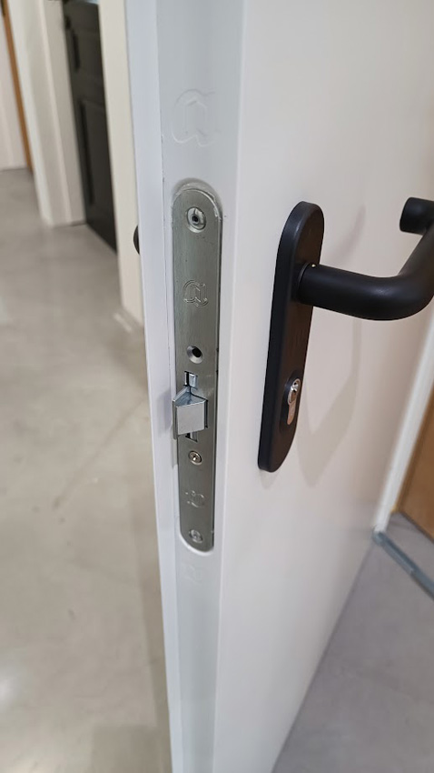 Technische stalen deur wit geïsoleerd 89x204,5cm omkeerbaar
