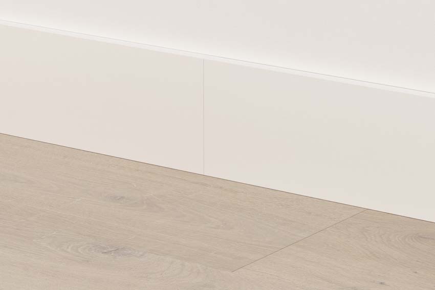 Grande plinthe Quick-Step MDF blanc 240x10x1,4cm