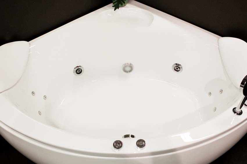 Baignoire d'angle Oliver blanc mat avec hydromassage 150x150cm