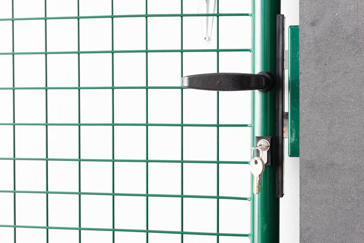 Complete enkele tuinpoort groen 150x100cm - ronde palen, inclusief palen, slot en kruk