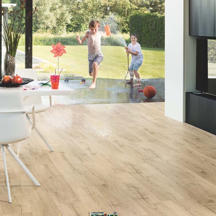 Stratifié Quick-Step Impressive Ultra 12mm chêne classique beige 138x19cm