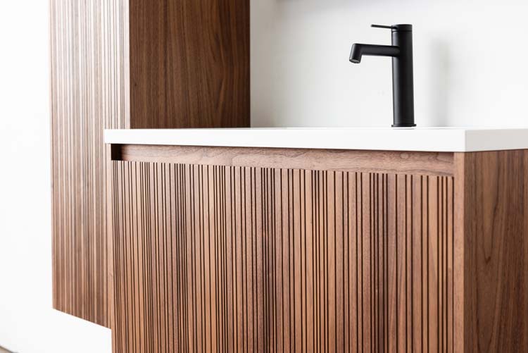 Meuble de salle de bains Warren noyer suspendu avec lavabo simple blanc mat 90cm