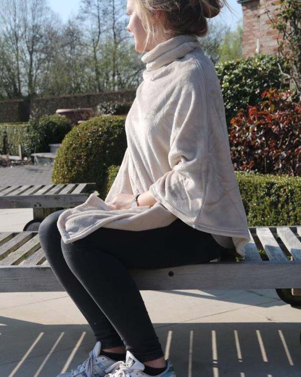 Poncho fleece en sable 80x80 cm