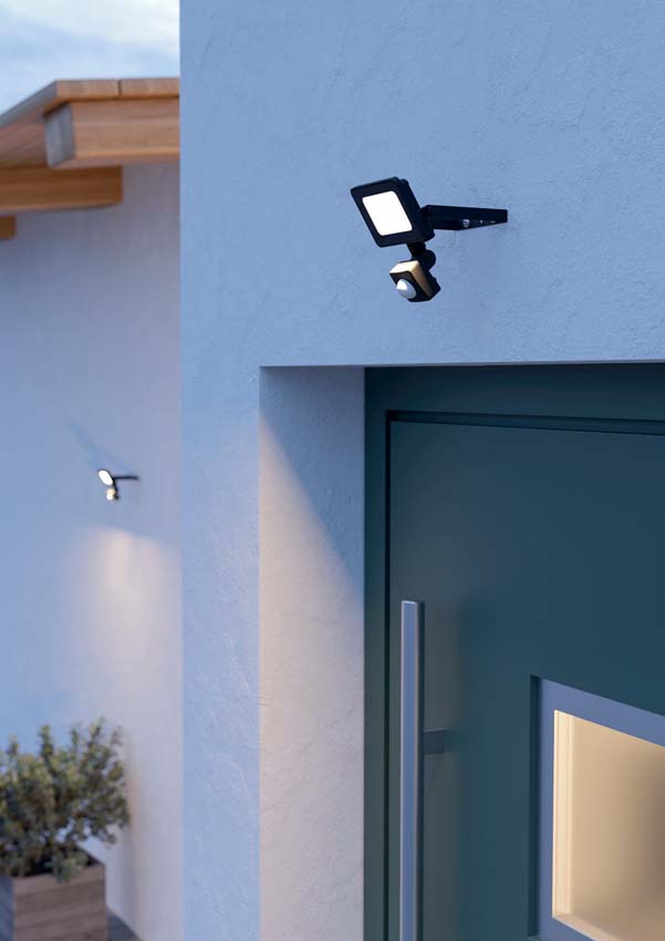 Straler LED - Zwart - 115x80x25mm - LED - 1x20W - 4000K - IP44 - PIR-sensor