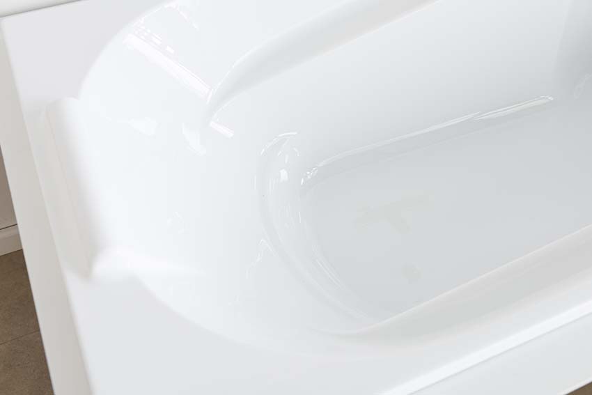 Baignoire encastrable Cora blanc brillant ergonomique 180x80cm + set de pieds réglables