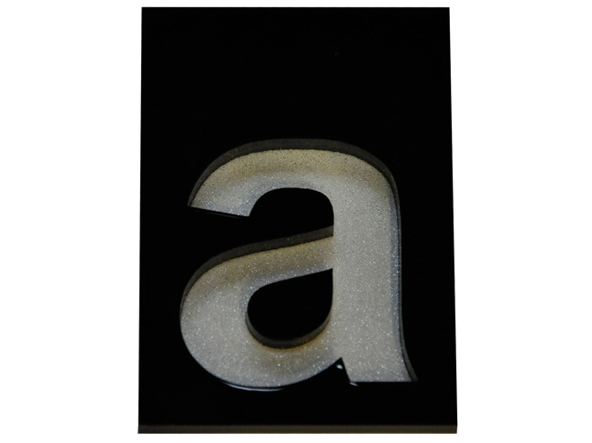 Numéro de maison A en PVC noir 7cm à coller dans un cadre noir