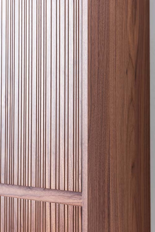 Kolomkast Warren walnoot hangend 170x40x35cm