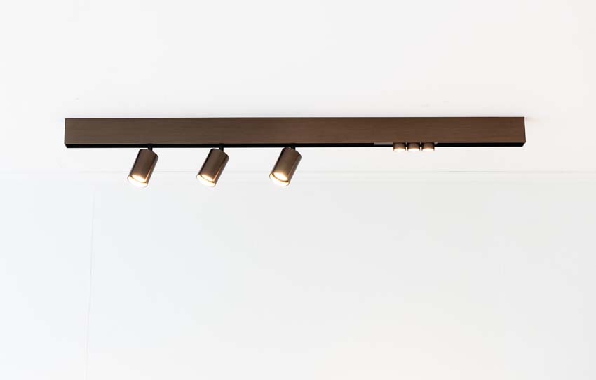 Rail lumineux Design Béa bronze brossé - 1,8m - 3 spots & 3 anneaux