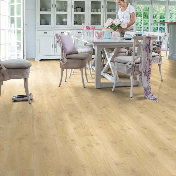 Vinyl Quick-step alpha vinyl small planks 4 plus 1mm drijvende beige eik Vinyl Quick-step alpha vinyl small planks 4 plus 1mm drijvende beige eik
