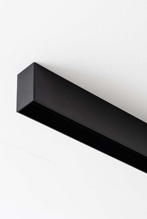 Rail lumineux Béa noir - 1,8m/2x1,2m - 3 lustres / 2 spots / 2 anneaux / 1 module - 6x4W Rail lumineux Béa noir - 1,8m/2x1,2m - 3 lustres / 2 spots / 2 anneaux / 1 module - 6x4W