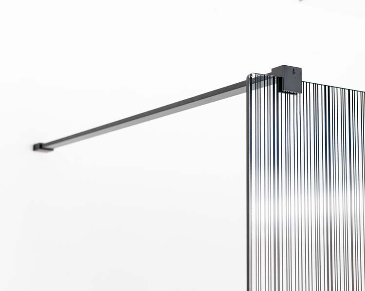 Douchewand Alec klaar glas met zwart lijnen 137x200cm