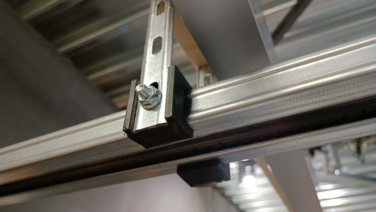 Porte sectionnelle Dora noire avec ressort de traction L2375xH2150mm