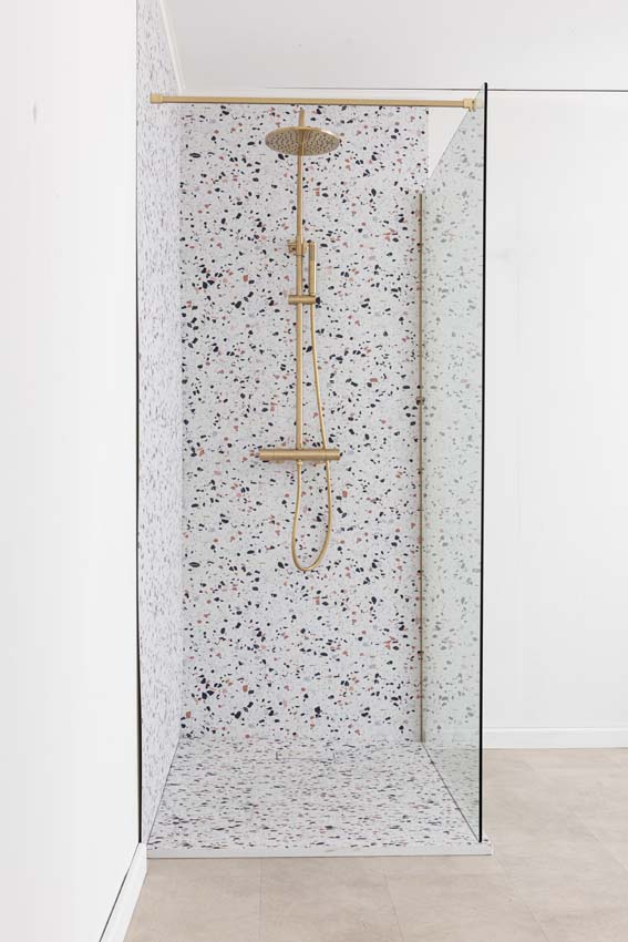 Panneau de douche Milo Slate aspect terrazzo 91,4x243,8c