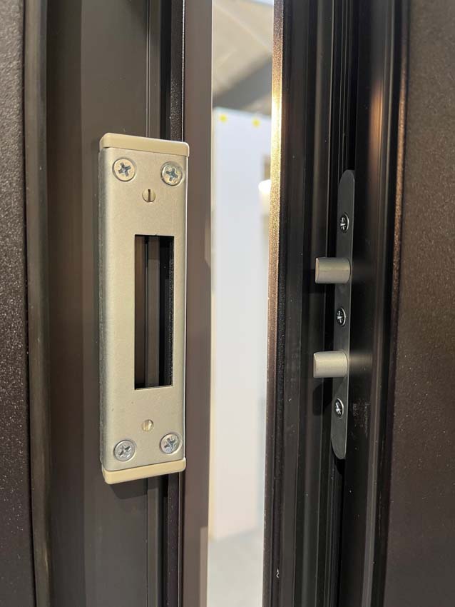 Buitendeur vlak paneel PVC zwart 980x2180mm rechtstrekkend naar buiten opendraaiend