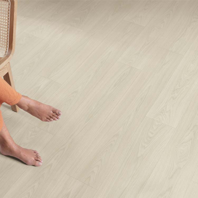 Stratifié Quick-Step Classic 8mm chêne gris brumeux 120x19cm