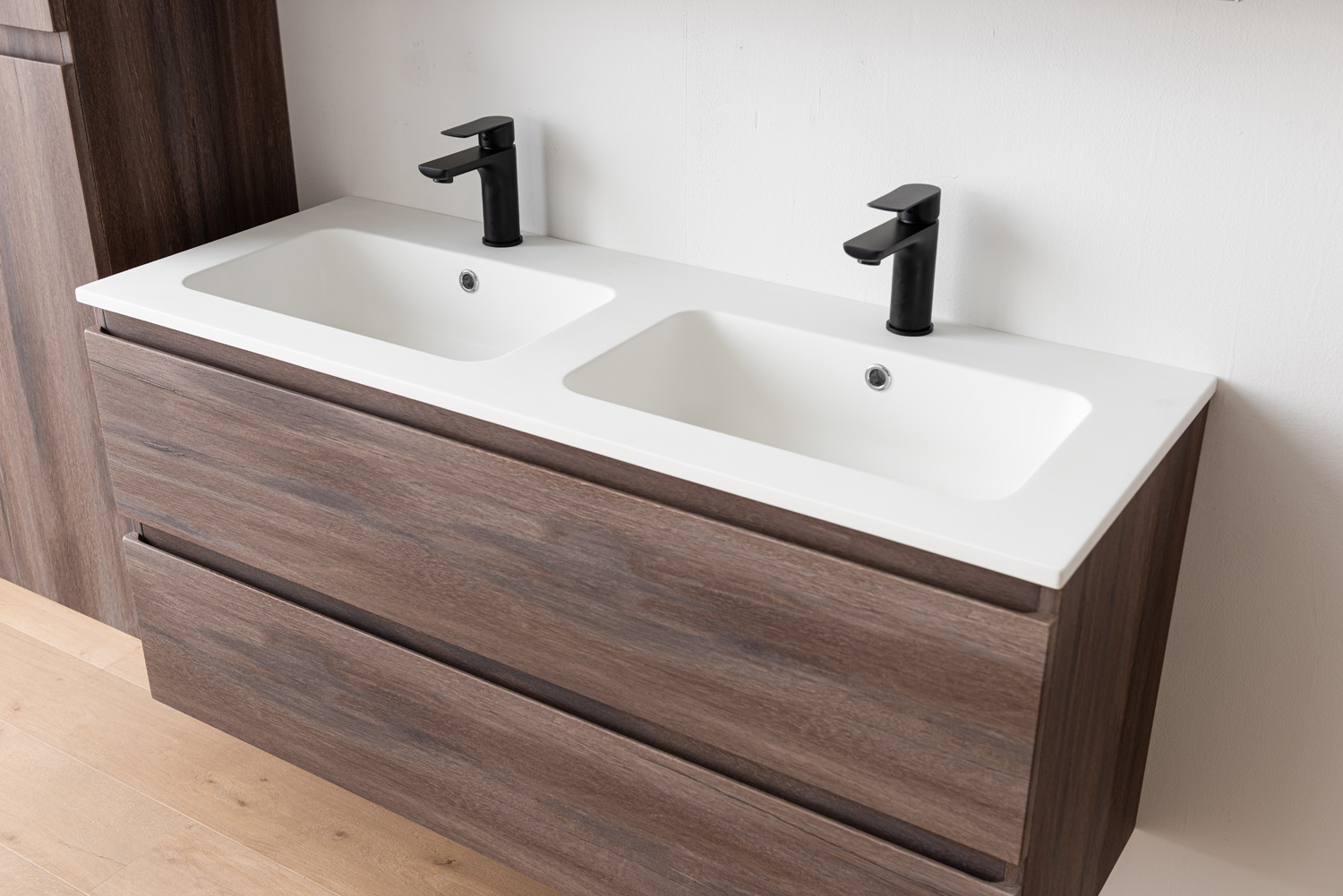 Meuble de salle de bains Tarik chêne ambré suspendu avec double vasque blanc mat 120cm
