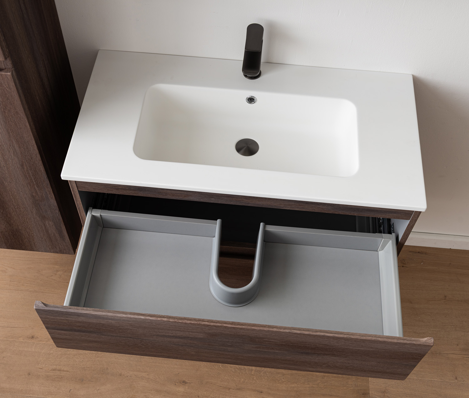 Badkamermeubel Tarik amber eik hangend met enkele wastafel mat wit 90cm