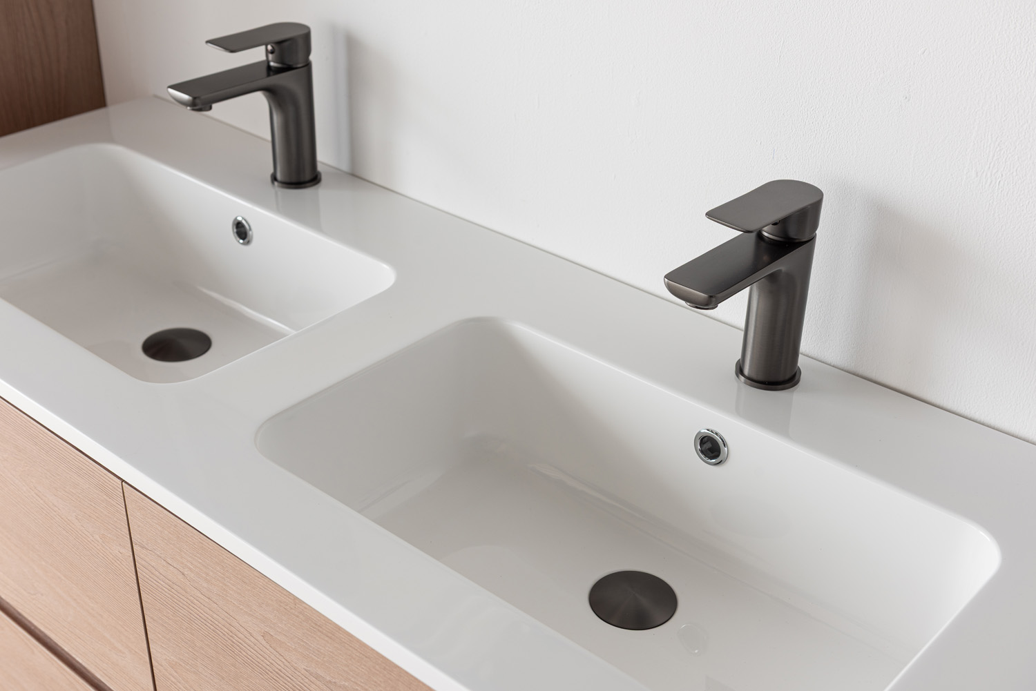 Meuble de salle de bains Tarik chêne Nordic suspendu avec double vasque blanc brillant 120cm