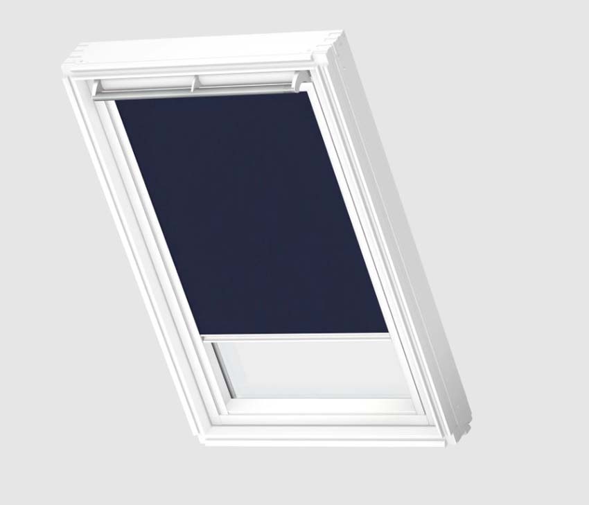 Store enrouleur Velux occultant à commande manuelle bleu foncé UK08 1100SWL