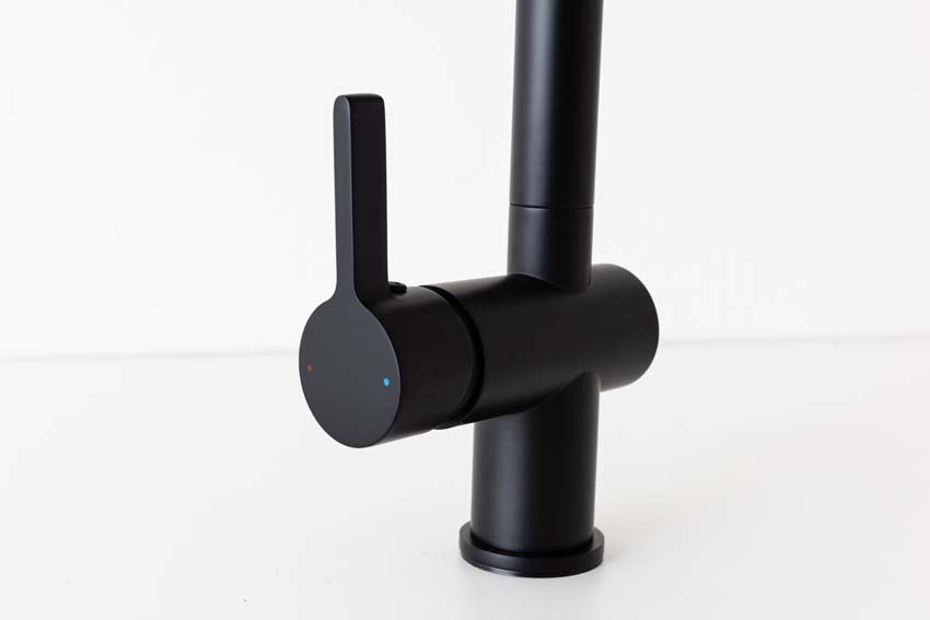 Robinet de cuisine Maeve noir mat avec bec extractible Robinet de cuisine Maeve noir mat avec bec extractible