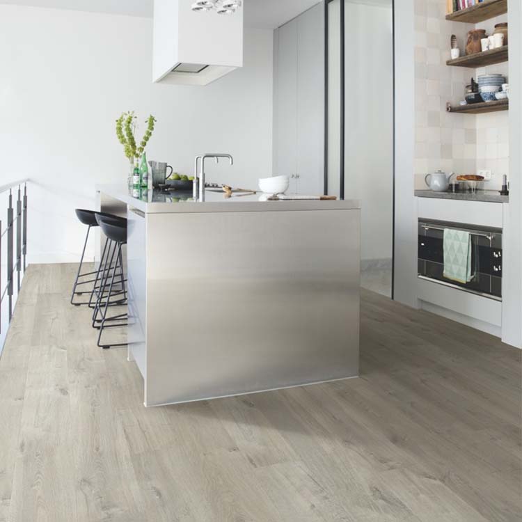 Stratifié Quick-Step Impressive 8mm chêne gris doux 138x19cm