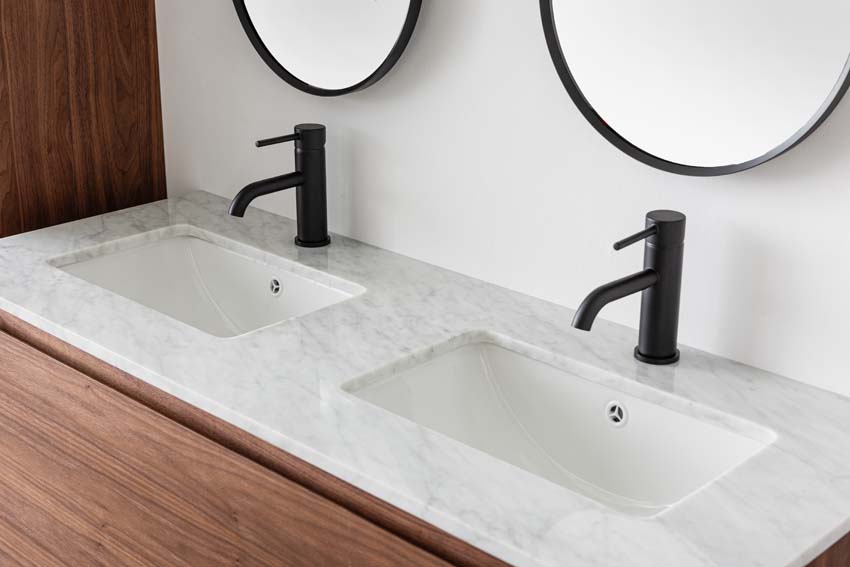 Meuble de salle de bains Falco noyer suspendu avec lavabo double effet marbre carrara 120cm