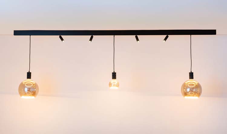 Rail lumineux Béa noir 2,9m 4 spots/ 3 lustres 4x4W 1x6W 2x8W