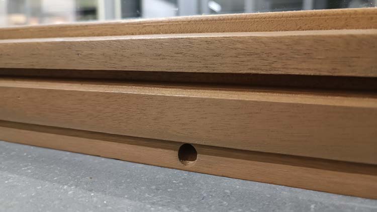 Fenêtre abbatant en bois Meranti Trae 55mm naturel sur mesure