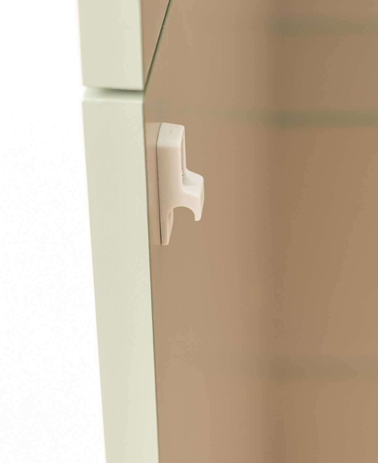 Kolomkast Raven mat saliegroen hangend 170x41,6x14,6cm
