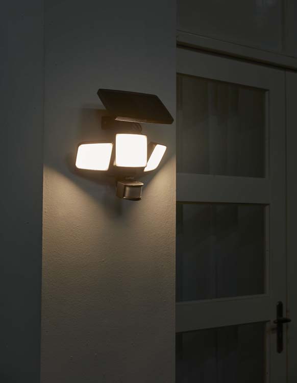 3 voudige LED straler zwart met bewegingssensor