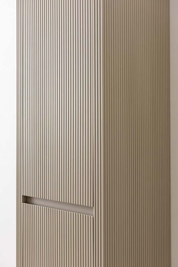 Kolomkast Amelia rookgrijs hangend 170x40x35cm