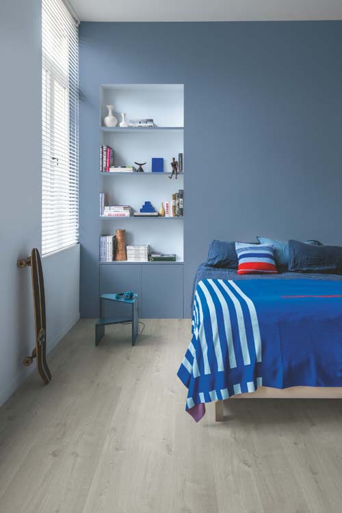 Sol vinyle Quick-Step Bloom planche 6mm chêne gris froid coton gris clair 149,4x20,9cm avec sous-couche Sol vinyle Quick-Step Bloom planche 6mm chêne gris froid coton gris clair 149,4x20,9cm avec sous-couche