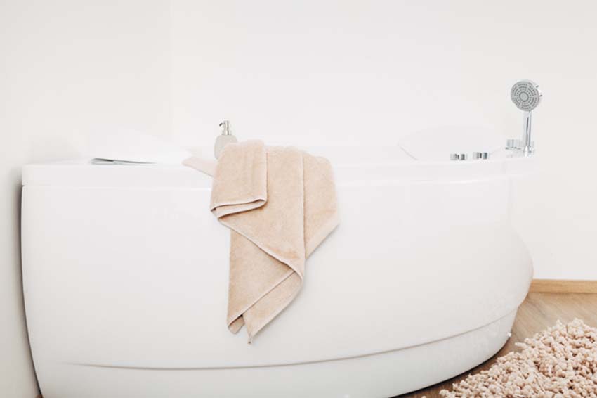 Baignoire d'angle Oliver blanc mat avec hydromassage 150x150cm