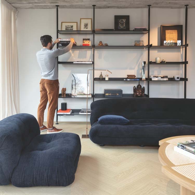 Vinyl vloer Quick-Step Ciro 6mm visgraat pure eik polair lichtgrijs 63x12,6cm met ondervloer Vinyl vloer Quick-Step Ciro 6mm visgraat pure eik polair lichtgrijs 63x12,6cm met ondervloer