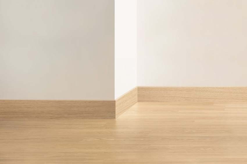 Plinthe Quick-Step HDF + stratifié résistant à l'eau brun 240x5,8x1,2cm