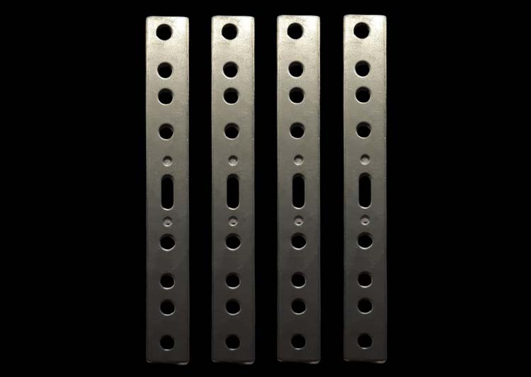 Accessoires 4 pattes(25x200x2mm) pour les fenêtres fix PVC